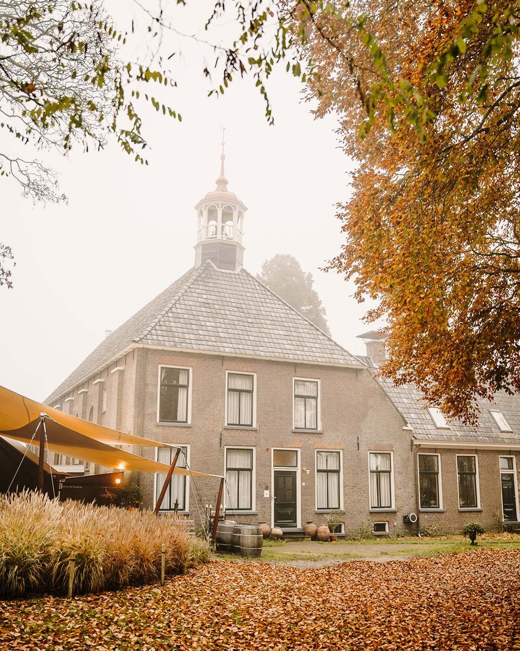 De monumentale kerk en pastorie van De Amshoff uit 1755